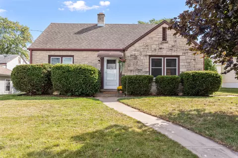713 W Larabee, Port Washington, WI 53074