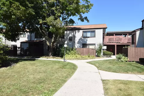 8305 N 107th #E, Milwaukee, WI 53224