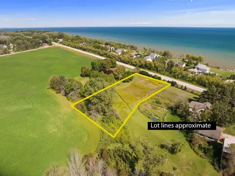 Tract 2 S 10th, Manitowoc, WI 54220