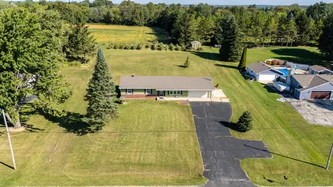 1760 Western, Jackson, WI 53037