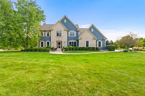 5461 W Harvard, Franklin, WI 53132
