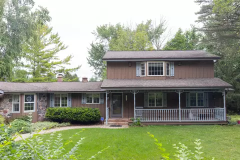 8150 Forest Vw, Kewaskum, WI 53040