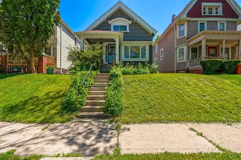 2654 N Palmer, Milwaukee, WI 53212