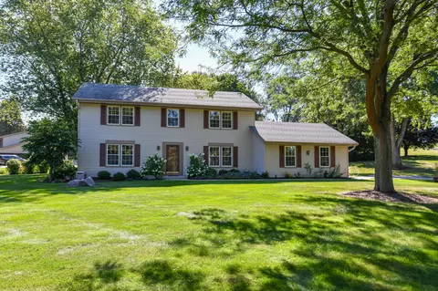 w226s4330 Coppersmith, Waukesha, WI 53189