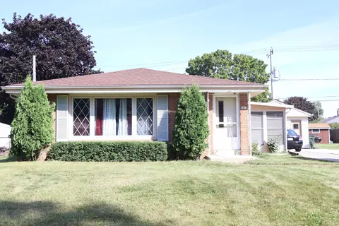 5418 W Bottsford, Greenfield, WI 53220