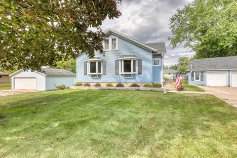 11932 W Woods, Franklin, WI 53132