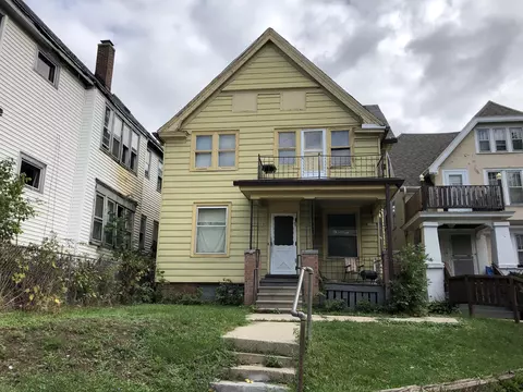 2484 W Monroe #84A, Milwaukee, WI 53206