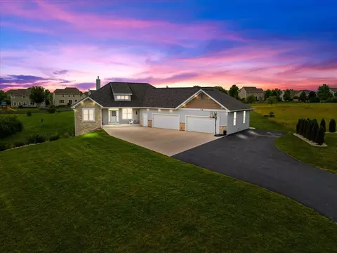 1811 Misty Rdg, Grafton, WI 53024