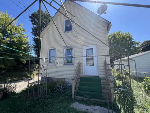 1315 E Seeley, Milwaukee, WI 53207