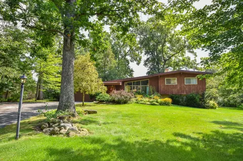 11923 Indian, Hales Corners, WI 53130