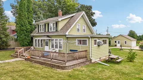 912 N Douglas, Summit, WI 53066