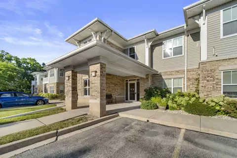 7710 S 51st #106, Franklin, WI 53132