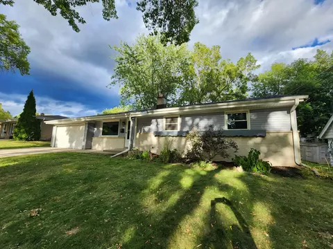 832 S 88th, West Allis, WI 53214