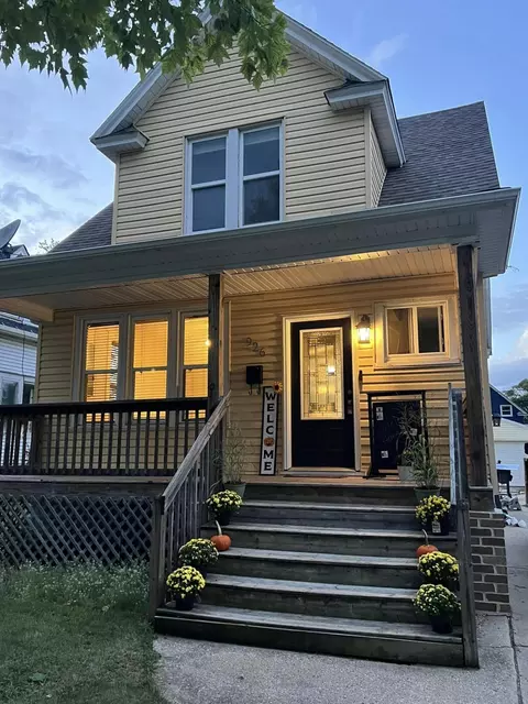 926 70th, Kenosha, WI 53143