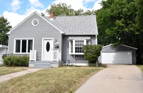 1212 Buena Vis, Waukesha, WI 53188
