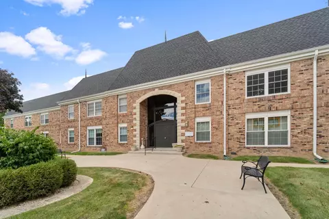 2101 Chateau #201F, Grafton, WI 53024