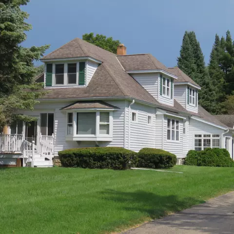 3220 S 116th, West Allis, WI 53227