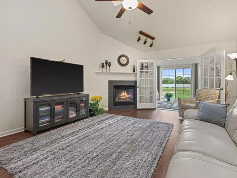 910 Waters Edge, Marshall, WI 53559