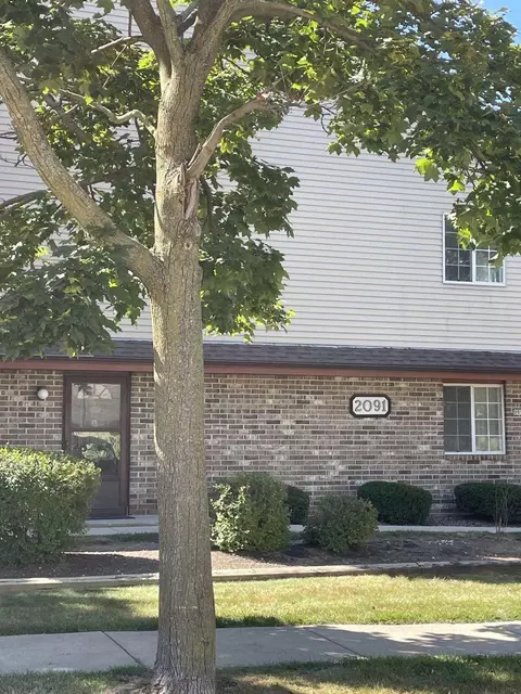 2091 S 102nd #F, West Allis, WI 53227