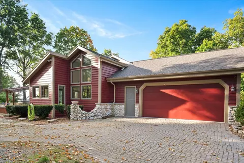 8485 S 44th, Franklin, WI 53132