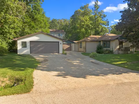 w3828 Locust Drive, Geneva, WI 53147