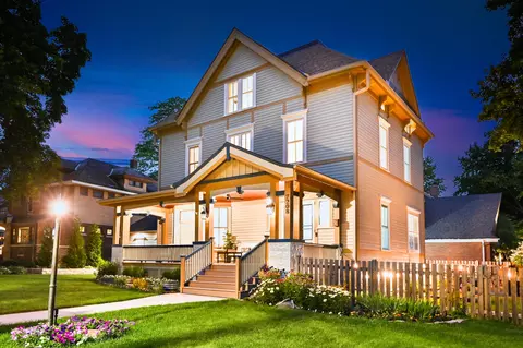 7208 Milwaukee, Wauwatosa, WI 53213
