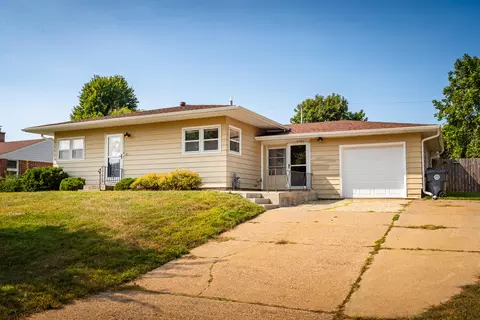 2106 Hoeschler, La Crosse, WI 54601