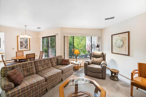 1600 W Green Tree #214, Glendale, WI 53209