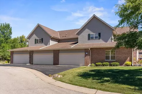 406 Forest Rdg, Saukville, WI 53080