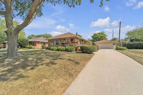 5320 N Mohawk, Glendale, WI 53217