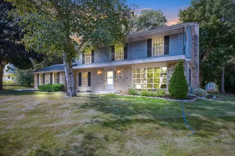 3855 Fresno, Brookfield, WI 53045