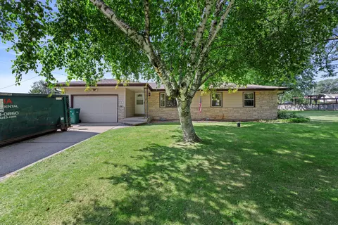 n64w15511 Sunny Dl, Menomonee Falls, WI 53051