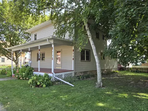 313 E Geneva, Elkhorn, WI 53121