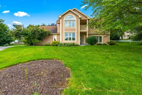 1250 Poplar Rdg, Brookfield, WI 53045
