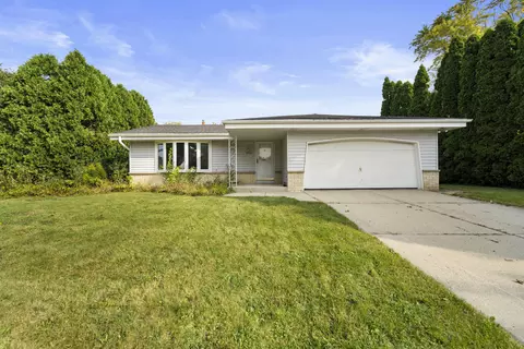 6900 W Lindner, Franklin, WI 53132