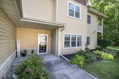 950 Autumn Rdg, Hartford, WI 53027