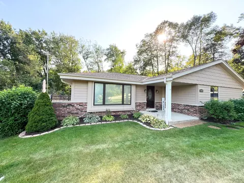19105 W Overlook, New Berlin, WI 53146