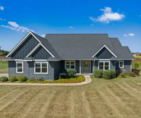 N1397 Meadow Ridge, Linn, WI 53147