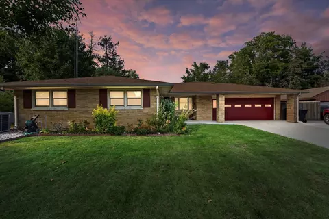 220 W Rockwell, Elkhorn, WI 53121