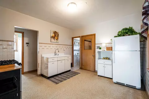2656 S 9th, Milwaukee, WI 53215