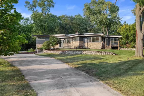 11310 N Meadowbrook, Mequon, WI 53097