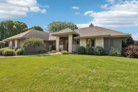 w295n1777 Prairie Wood, Delafield, WI 53072