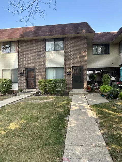 6002 W W Prt, Milwaukee, WI 53223
