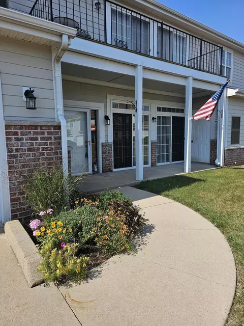 6739 Meadowlands #6AA, Pleasant Prairie, WI 53158