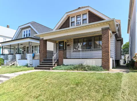 2948 S 9th, Milwaukee, WI 53215
