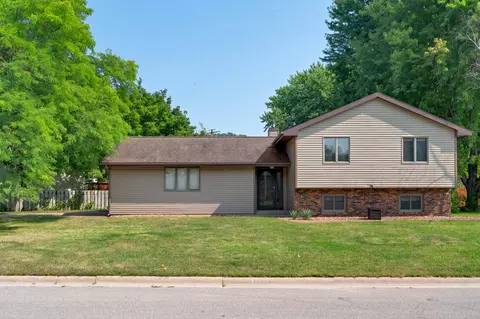 1212 Greenridge, Onalaska, WI 54650