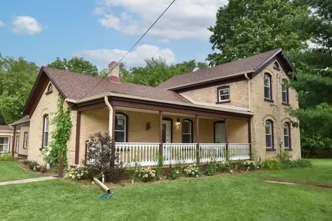 2150 Wallace Lk, Trenton, WI 53090