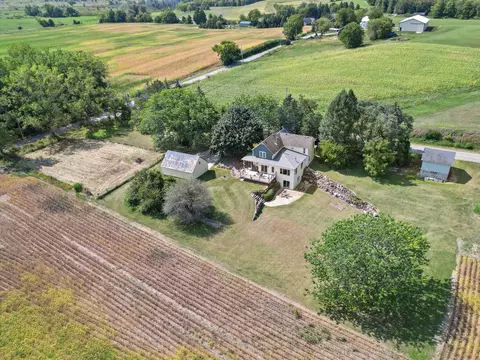 n4614 Paradise Road, Jefferson, WI 53137