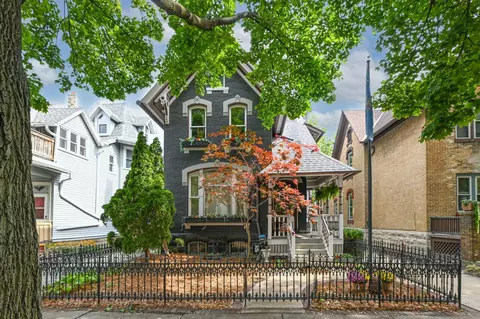 1662 N Humboldt, Milwaukee, WI 53202