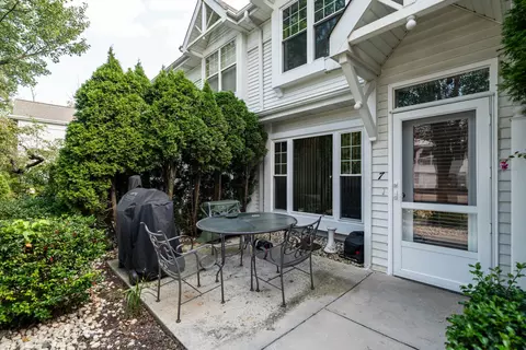 6168 S Creekside #7, Cudahy, WI 53110